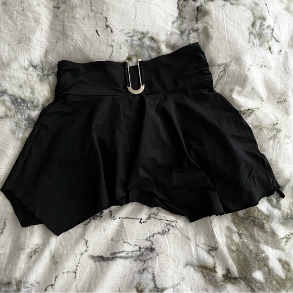 Black mini skirt - Picture 2 of 4